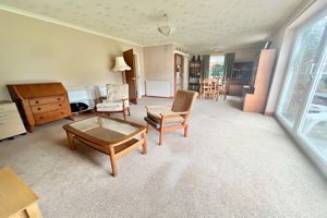 Lounge/Diner- click for photo gallery